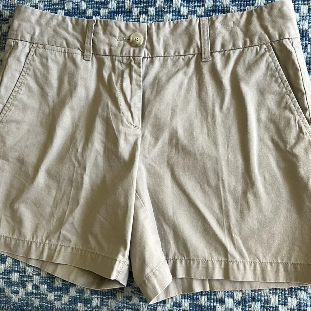 Ann Taylor LOFT Women’s 4 Classic Khaki Sun-soaked Shorts with Pockets